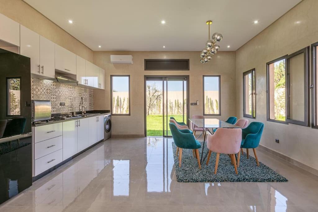 Villa Leila,Piscine , Grand Jardin, Jeux , Cuisiniere Marrakesh Esterno foto